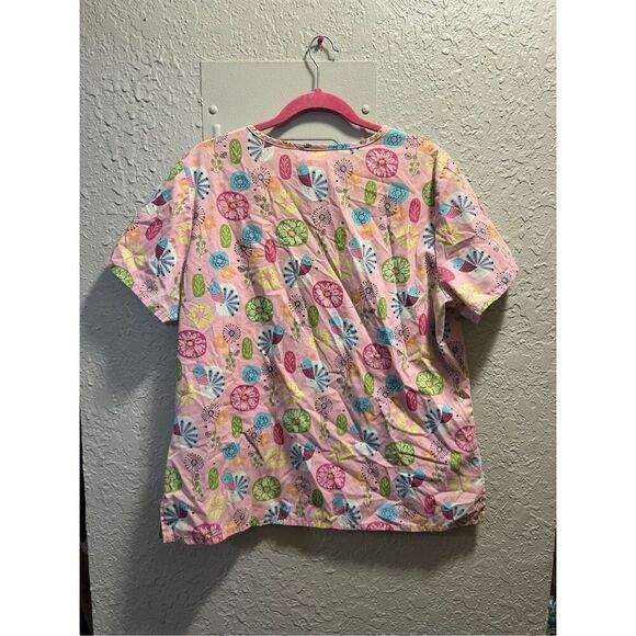 SB Scrubs Patterned Scrub Top Woman’s Size Large - Picture 6 of 7